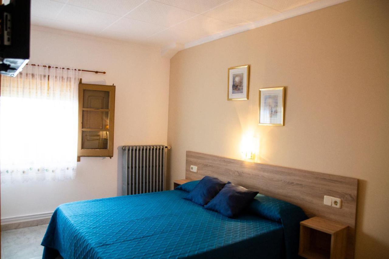 Hostal Montserrat Montseny Exterior foto