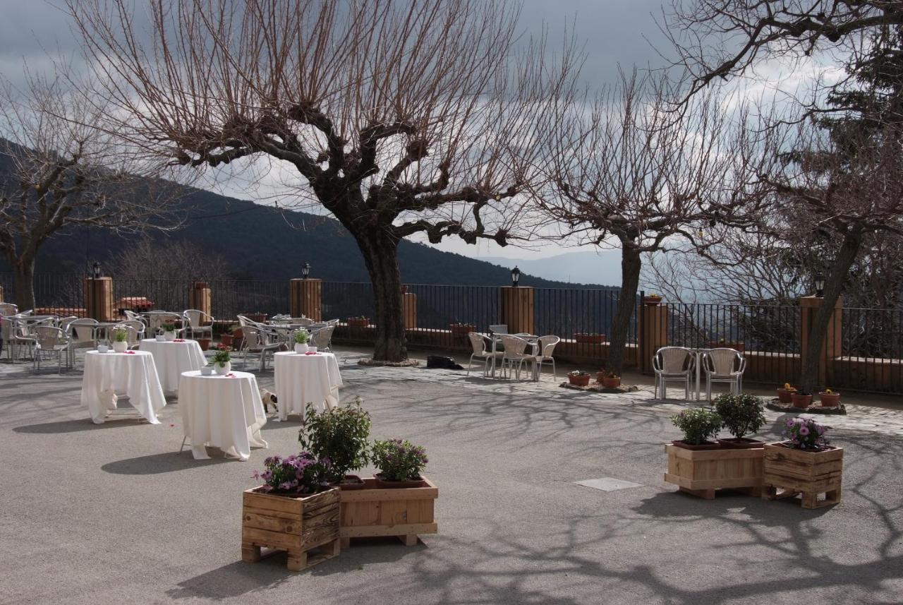 Hostal Montserrat Montseny Exterior foto