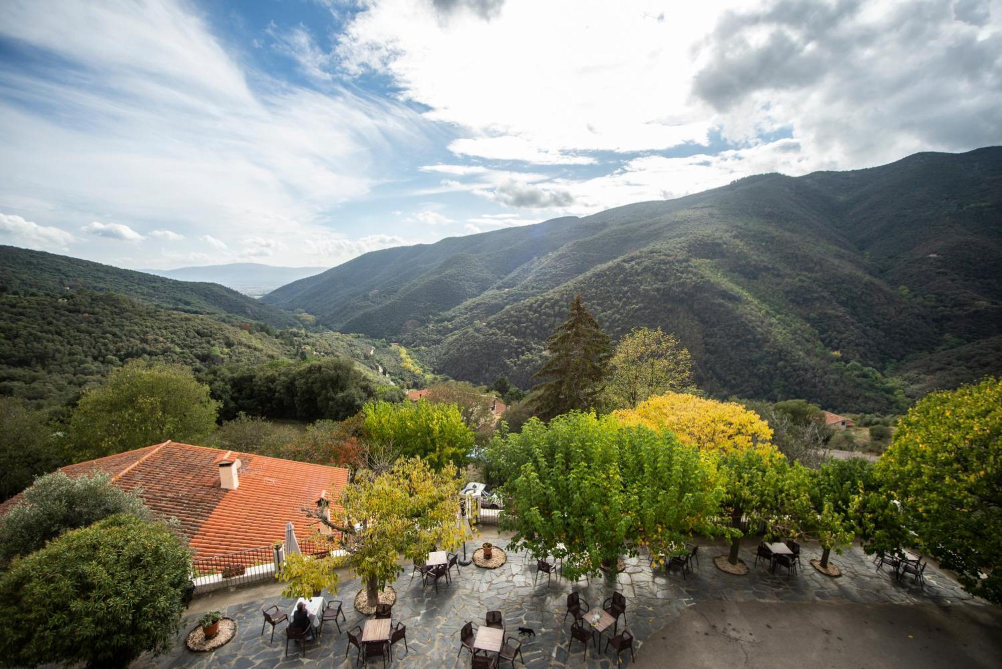 Hostal Montserrat Montseny Exterior foto