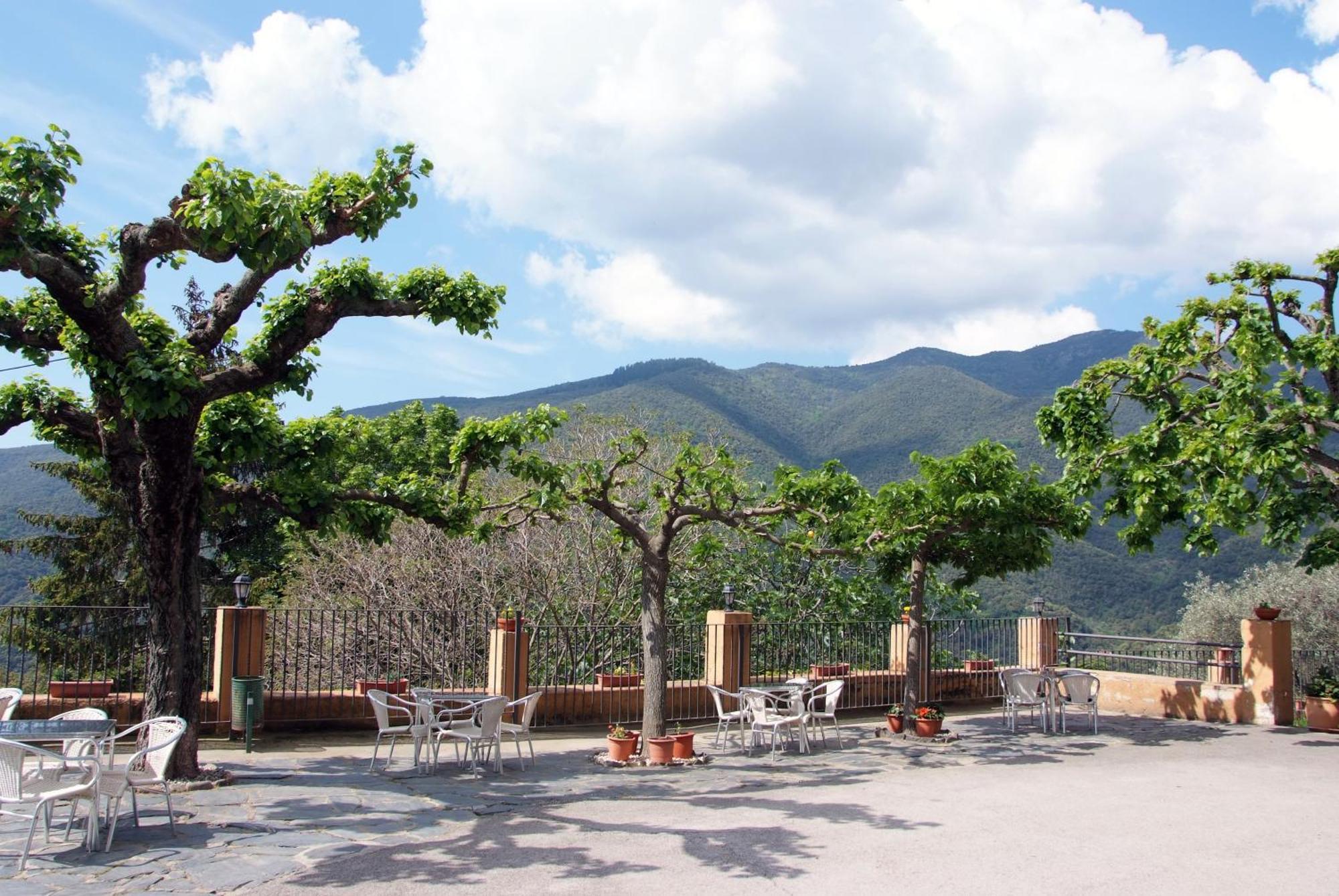 Hostal Montserrat Montseny Exterior foto