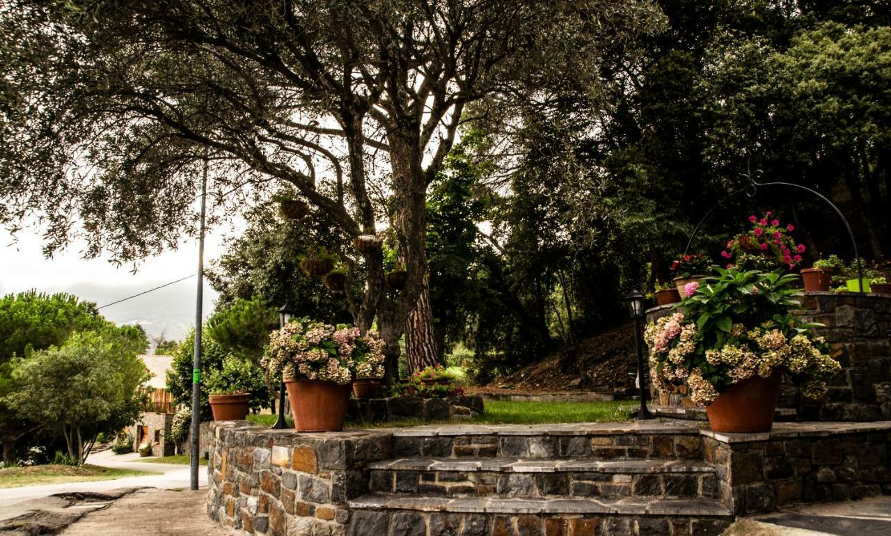 Hostal Montserrat Montseny Exterior foto