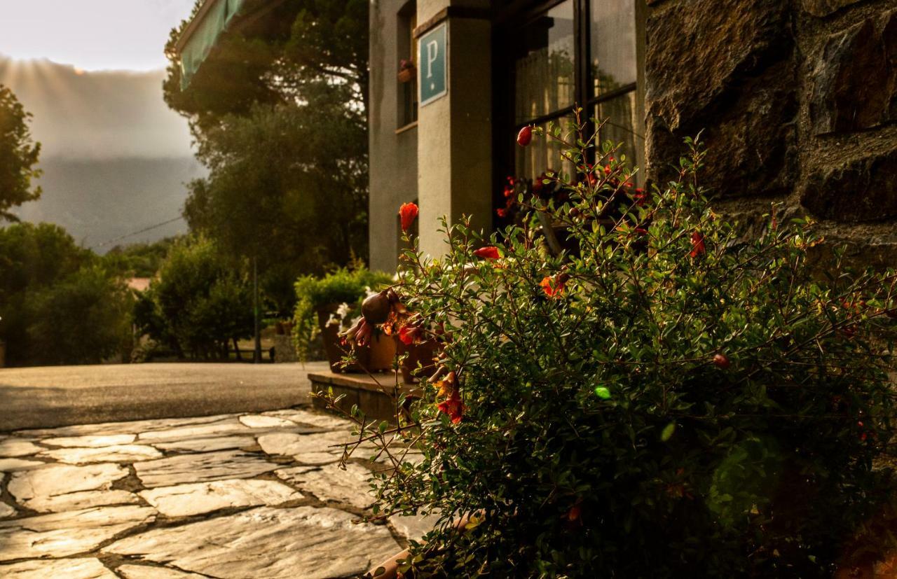 Hostal Montserrat Montseny Exterior foto