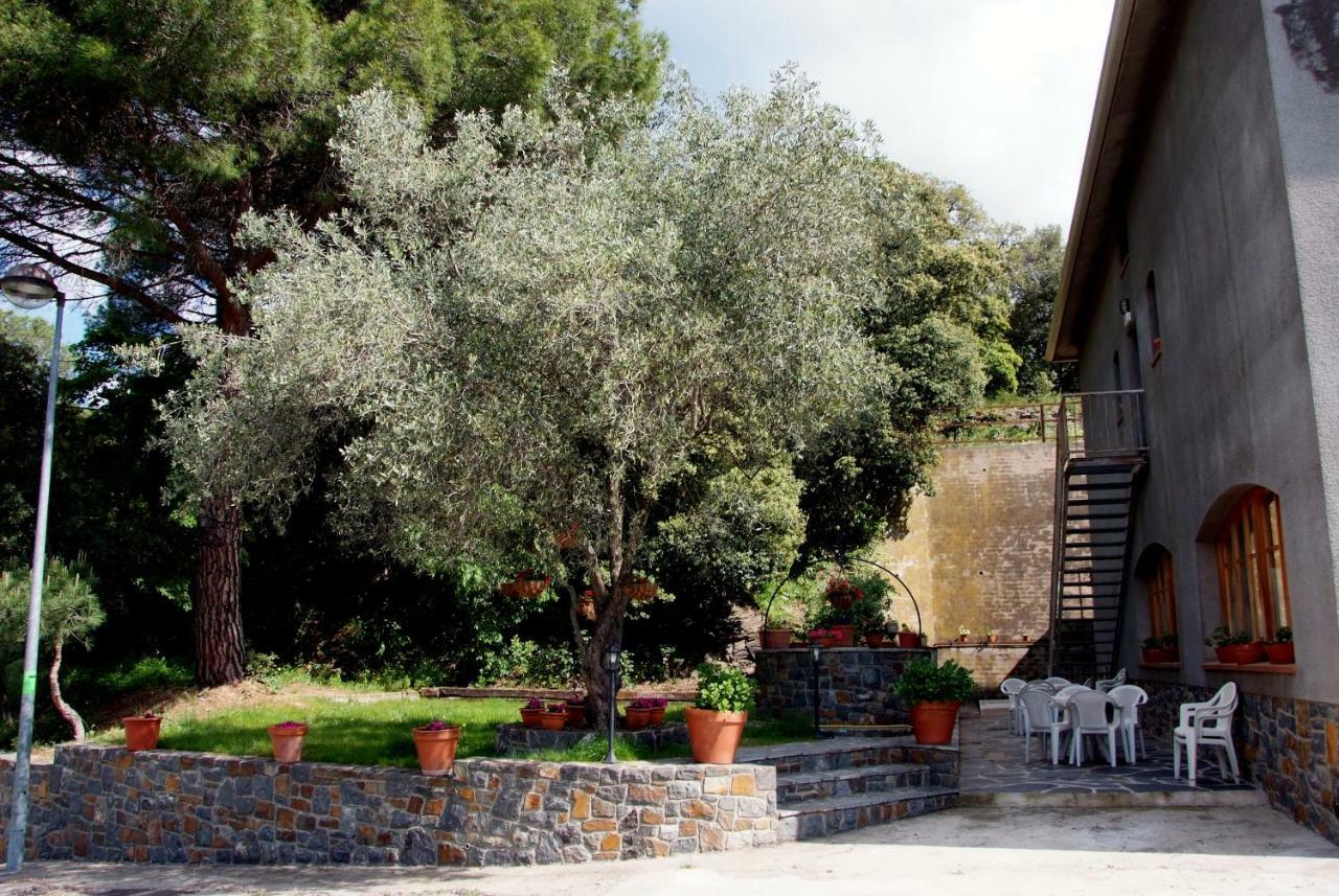 Hostal Montserrat Montseny Exterior foto